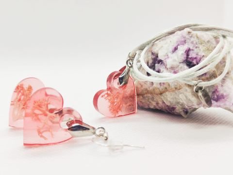 Kamykbijoux.pl – kolczyki serce, naszyjnik Kamyk Bijoux, wisior Kamyk Bijoux, zawieszka z żywicy epoksydowej handmade Kamykbijoux.pl – kolczyki serce, naszyjnik Kamyk Bijoux, wisior Kamyk Bijoux, zawieszka z żywicy epoksydowej handmade